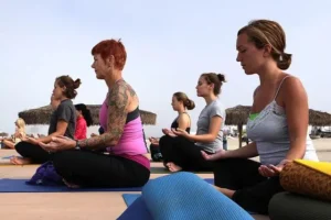 Femmes qui font du Yoga