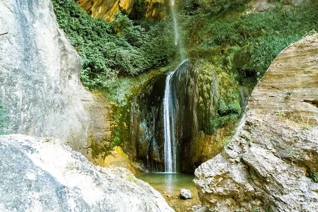 Photo illustrant une cascade, paysage pour amoureux de nature