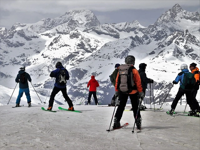 Groupe d'amis au ski pour EVG