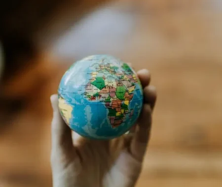 Photo d'un globe terrestre pour le choix de destination pour EVG/EVJF